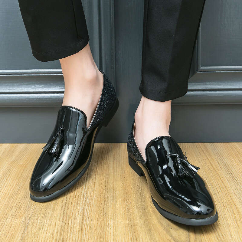 Large sizes 38-47, 2023 Spring and Autumn season new pointed block shoes, British carved leather shoes