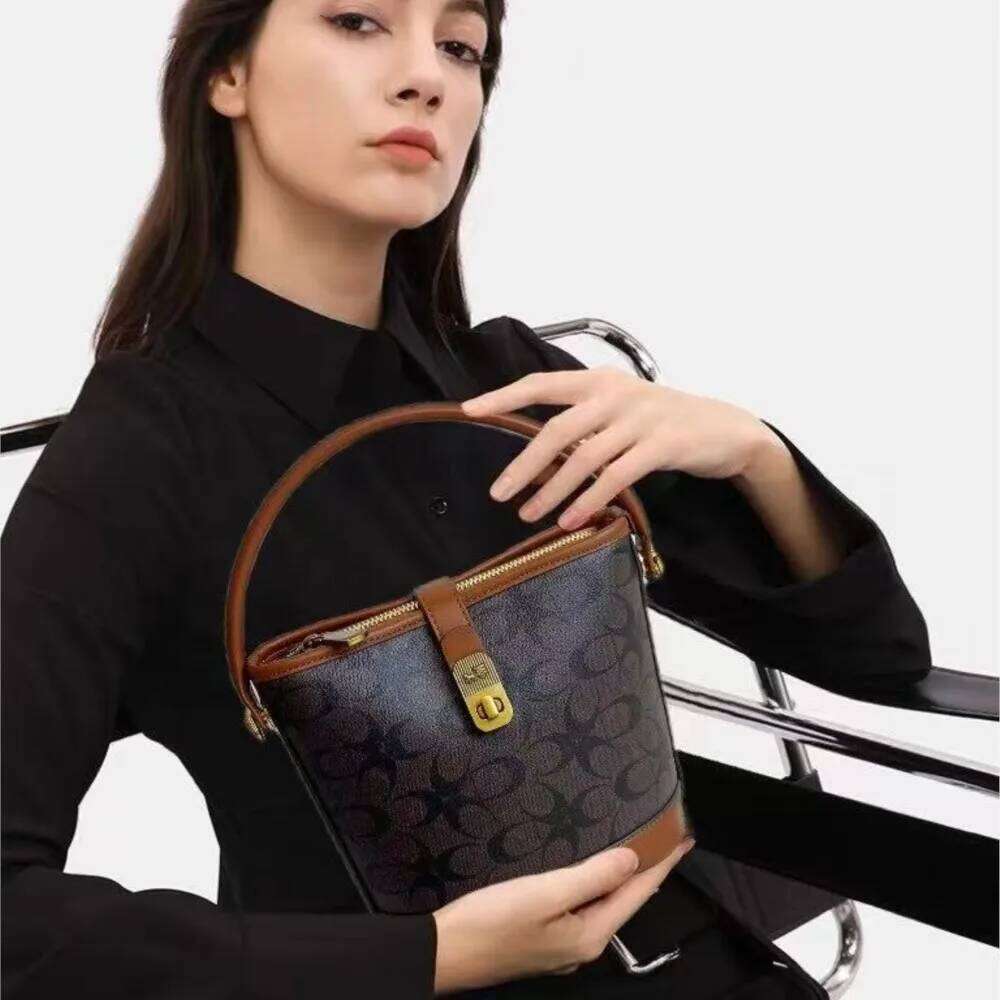 Women's Handbag 2025 Autumn/Winter New Designer High-End Water Bucket Bag, Fashionable And Versatile Single Shoulder Crossbody