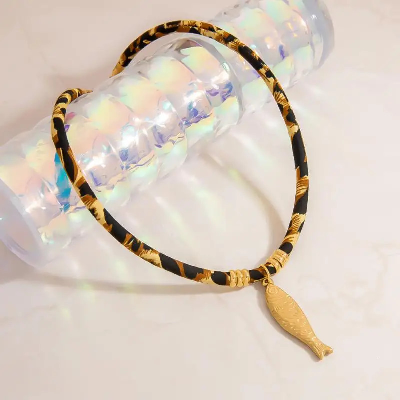 Bohemia Stainless Steel Starfish Heart Pendant Necklaces for Women Fashion Leopard Print Velvet Rope Necklaces Jewelry Gifts 251031