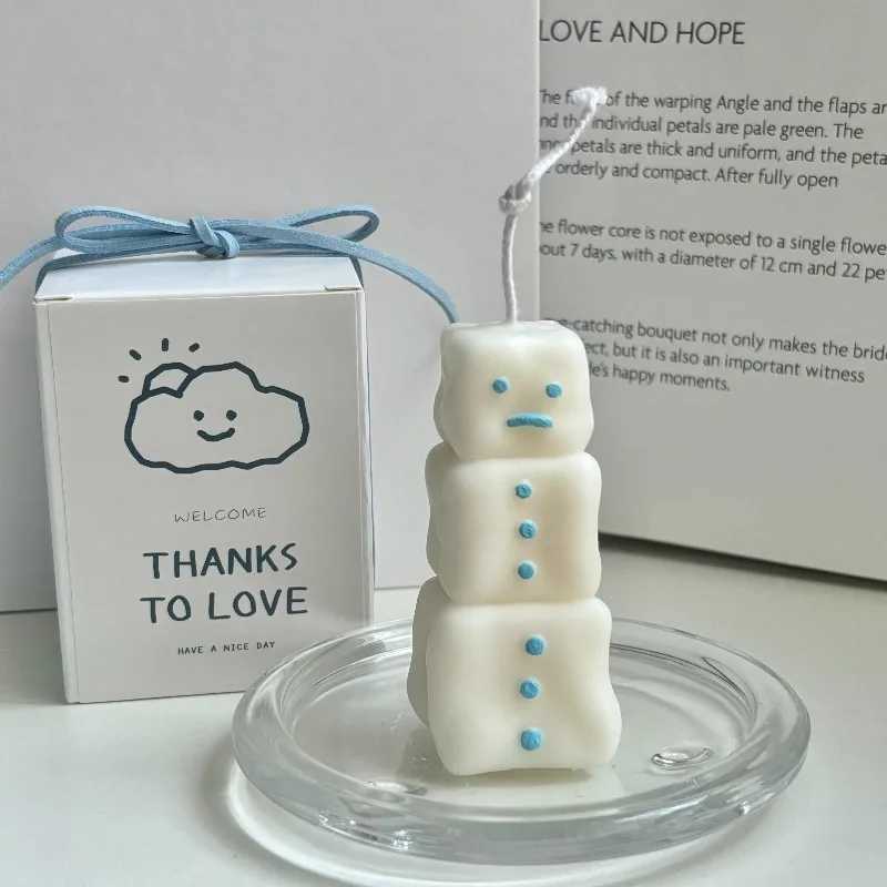 Cute Snowman Shaped Scented Candle Minimalist Design Adorable Decorative Home Accent and Cozy Holiday Aromatherapy Gift C251105