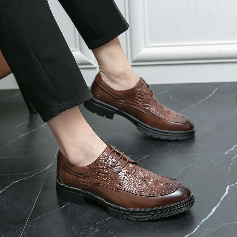 Men's oversized new fashionable men's business dress shoes, trendy crocodile patterned leather shoes