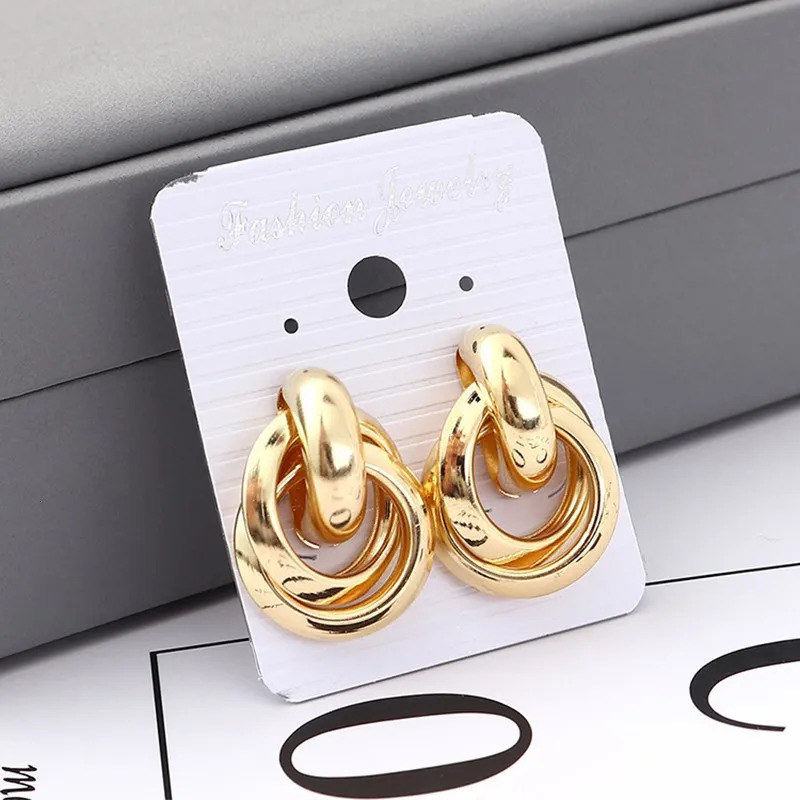 Fashion Small Stud Earrings for Women Gold Color Metal Twisted Statement Earring Classic Simple Beautiful Jewelry Wholesale 251131