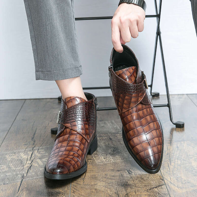 Men's in plus size, new casual shoes, fashionable men's high top Martin boots, trendy pointed short leather boots