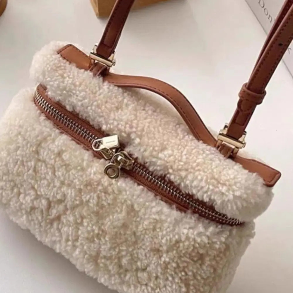 Fashion Lamb Fur Velvet Womens Handbag Retro High-end Crossbody Bag Lambswool Casual Shoulder Bag For Autumn Winter Box Bag 251104