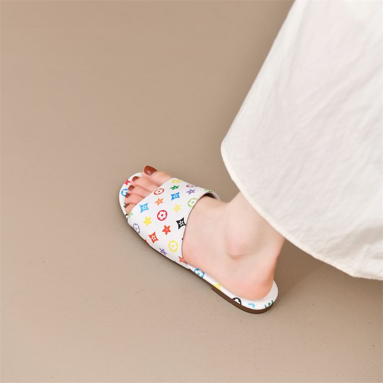new Style Colorful Logo Printed Black and White Slippers Trendy Design Fashionable and Versatile Eye-catching for Going Out Casual Women's Slippe