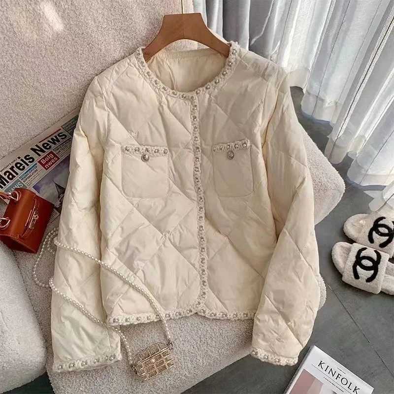 Womens Winter Jacket White Short Cotton-padded Jacket Coat Female Winter Stitching Round Neck Loose Light Cotton-padded ClothesT251105