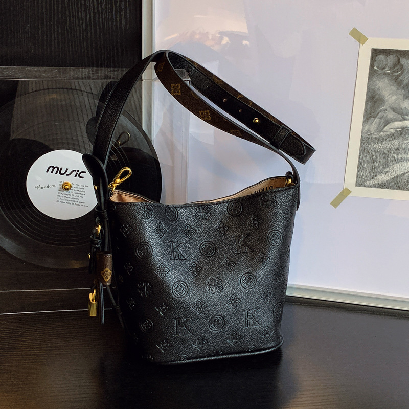 High-end bucket bag for women 2025 new style handbag embossed versatile ladies temperament fashion shoulder crossbody bag