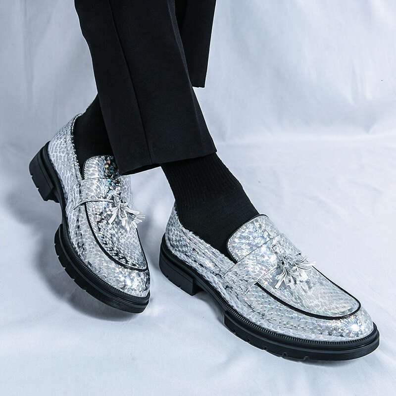 Large tassel shoes, men's 2024 Spring and Autumn new item, patent leather glossy surface, business formal attire, groom's wedding shoes