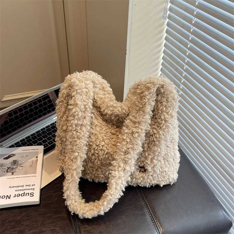 Cute Sweet Small Batch Faux Lamb Wool Tote Bag for Women 2025 Thick Soft Designer Luxury Bag Large Capacity Versatile Shoulder Z251104