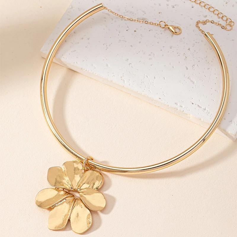 Exaggerated Big Metal Flower Pendant Choker Necklace for Women Wedding Female Collar Accessories Jewelry Gifts 251031