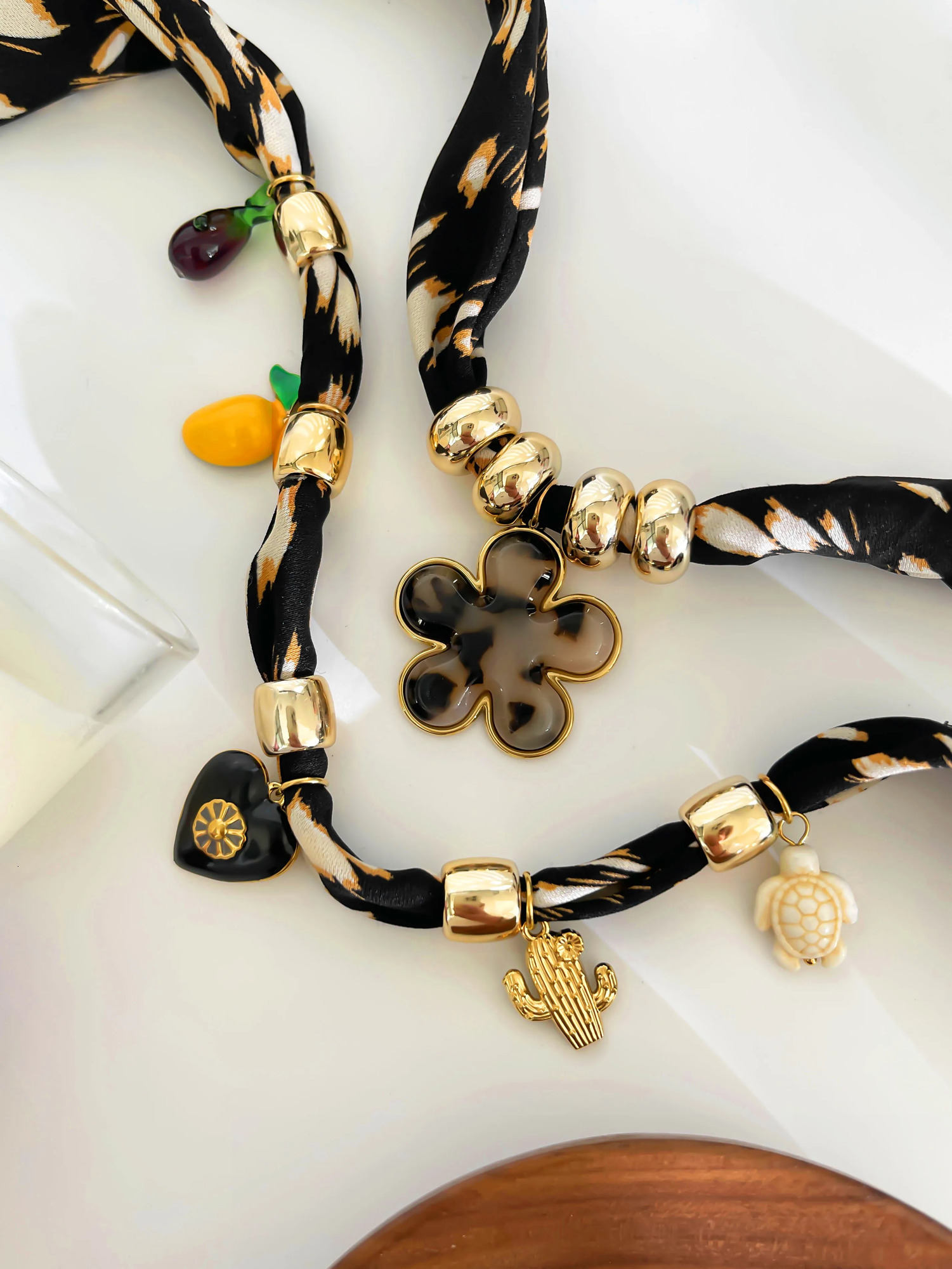 GHIDBK Vintage Black Enamel Heart Resin Flower Pendant Necklaces for Women Gothic Fashion Leopard Print Rope Chain AntiTarnish 251031