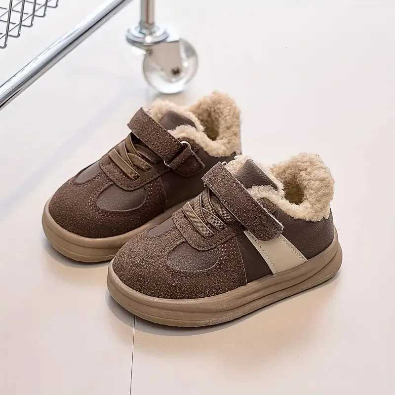 Boys Girls Winter Warm Shoes for Kids Sports Sneakers Fleece-Lined Soft Rubber Sole Anti Slip Retro Frosted Leather Casual ShoesT251105