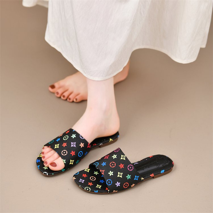 new Style Colorful Logo Printed Black and White Slippers Trendy Design Fashionable and Versatile Eye-catching for Going Out Casual Women's Slippe