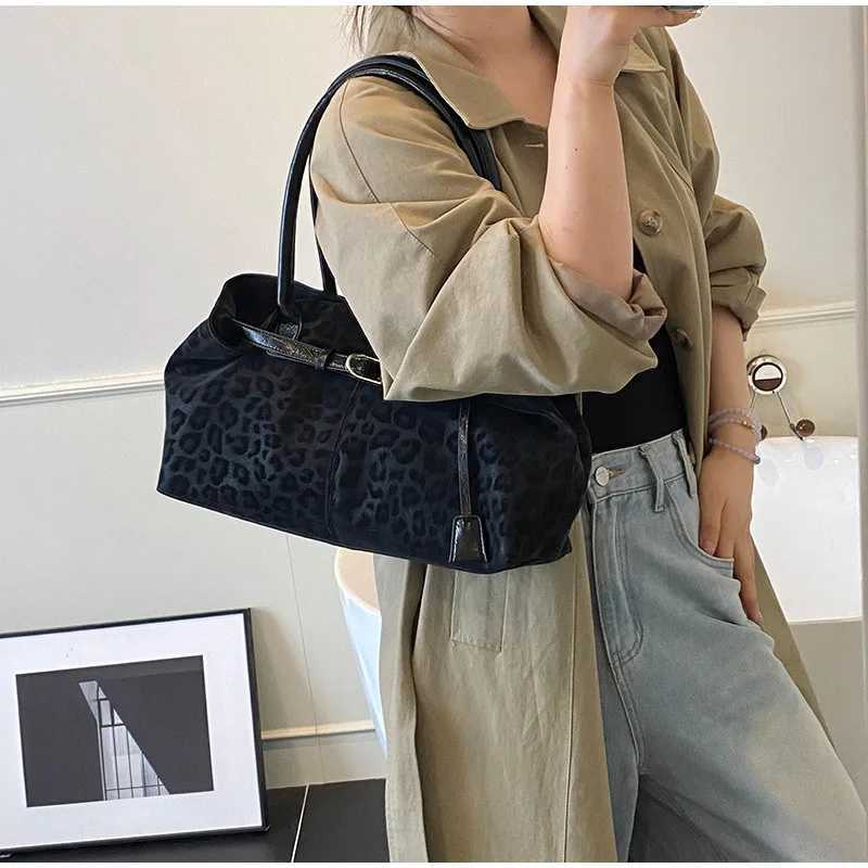 New Leopard Print Tote Bag For Women Retro Belt Buckle Design Shoulder Bag Top Handle Satchel Underarm Fashion All-match Handbag Z251104