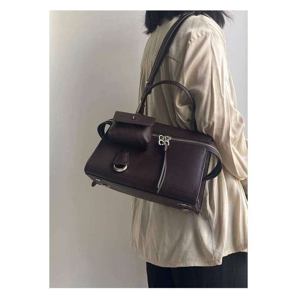 Designer Retro Briefcase Large Capacity Commuter Cow Cool Tote Glossy Hard Leather Women Shoulder Bag With Wallet St1105