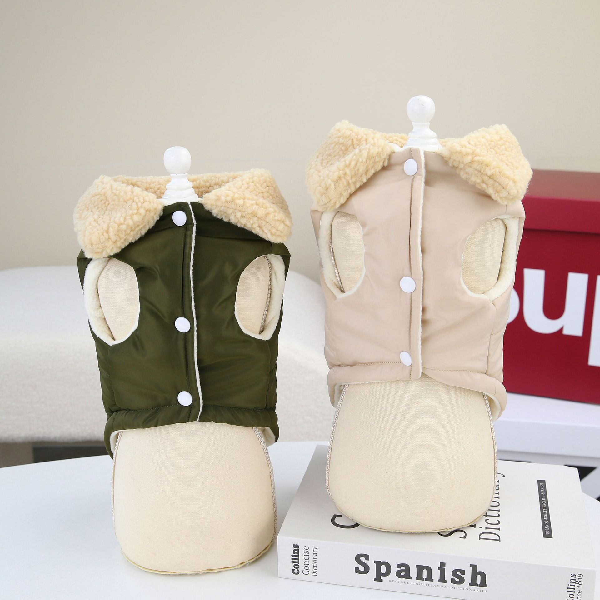 Warm Fleece Collar Pet Vest, Padded Winter Coat for Small Dogs Cats, Stylish Green & Beige Pet Jacket with D-Ring & Pocket, Suitable for Poodle, Bicho