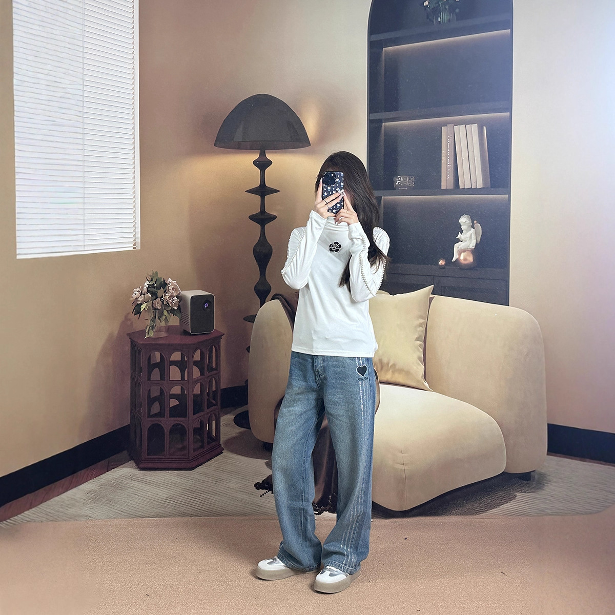 Women's New Autumn High-End Handmade Pearl Camellia Design Long Sleeve Base Shirt Casual Versatile Fashionable Elegant ddmymoon