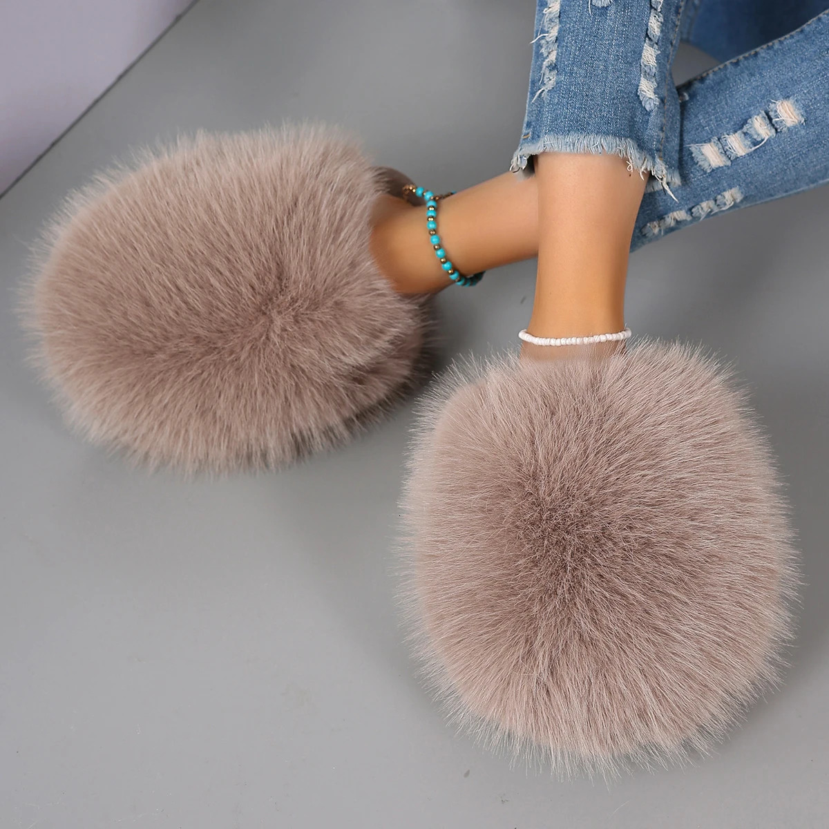 Winter Women Fashion Fur Slippers Fluffy Cute Plush Women Outdoor Anti Slip Durable Flat Bottom Slippers Slides Women 251031