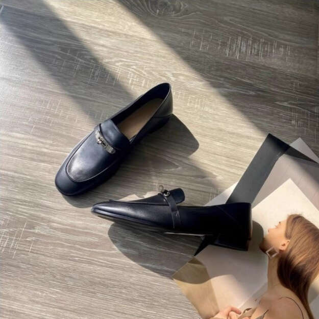 Great French Style Lock Buckle 2025 Designer Shoe Spring and Autumn Square Toe Slip-On Loafers Women's Leather Shoes