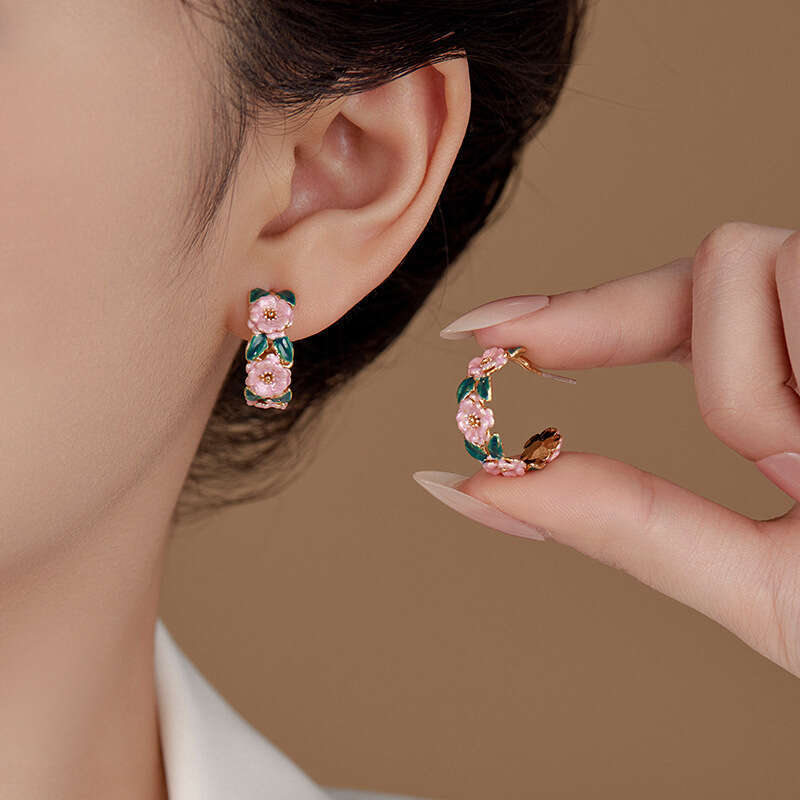 French Retro Colorful Camellia Enamel Oil Drop C-shaped High-end Fashionable Temperament Niche Vintage Earrings