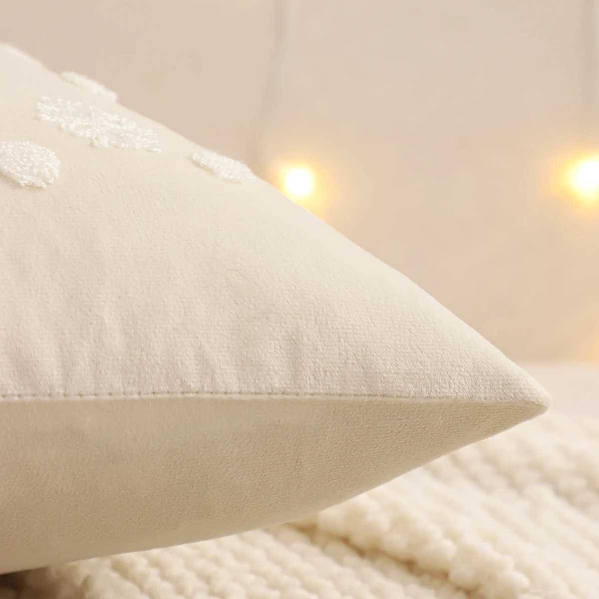 Embroidery Throw Pillow Cover Christmas Decoration Velvet Soft Santa Claus Flowers Winter Farmhouse Home Sofa Living Room Y251105