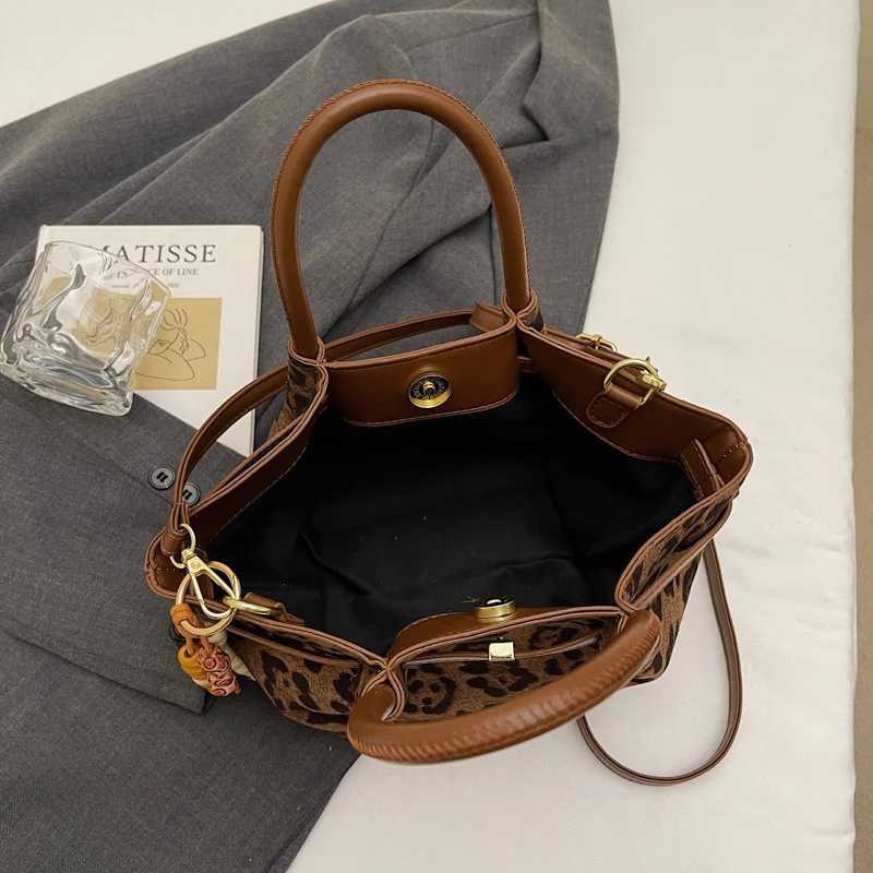 LEFTSIDE Women Small PU Leather Leopard Shoulder Bag 2025 Winter Retro Crossbody Bag Luxury Designer Trend Female Handbags Z251104