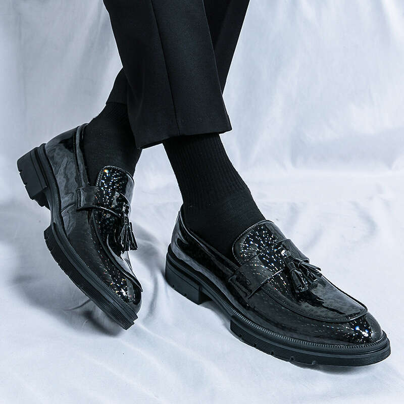 Large tassel shoes, men's 2024 Spring and Autumn new item, patent leather glossy surface, business formal attire, groom's wedding shoes