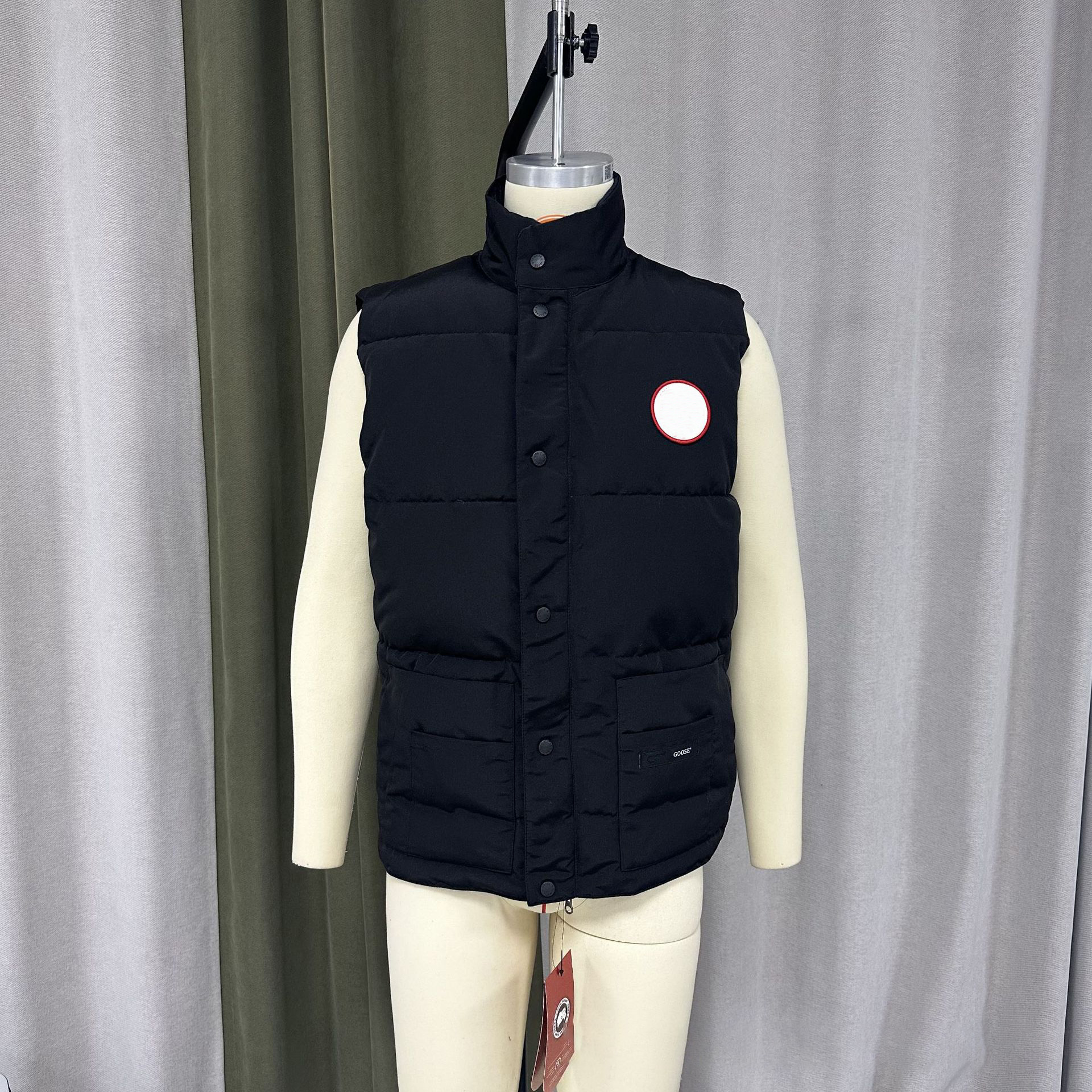 High quality puffer down unisex Designer vest embroidery Button up Canadian warm cotton Outwear thicken Fashion Loose coats Outdoor winter Jackets