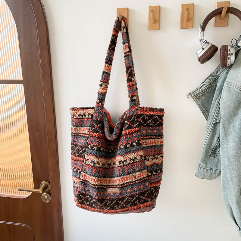 2025 New Summer Women's Simple Leisure Fashion Luxury Party Handbag Large Capacity Crossbody Bag Essential Shoulder Bag for College Students Shop