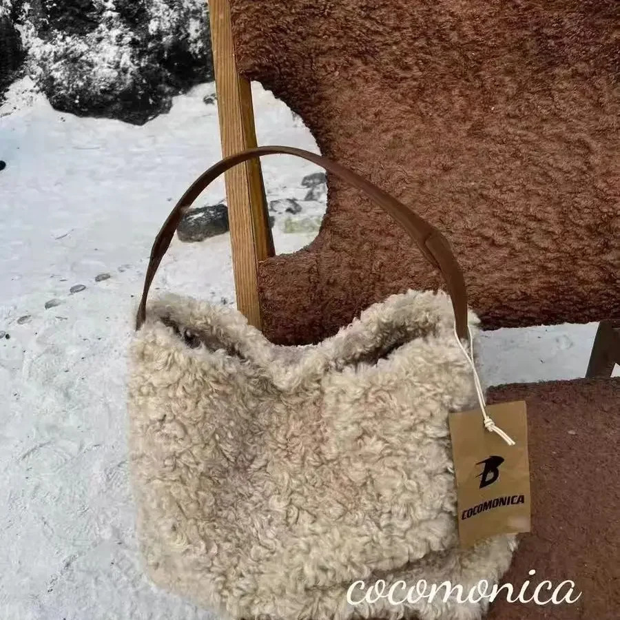 Women Bag Autumn Winter Fashion Lamb Wool Shoulder Bag Handbag Simple Office Women Bag 251104