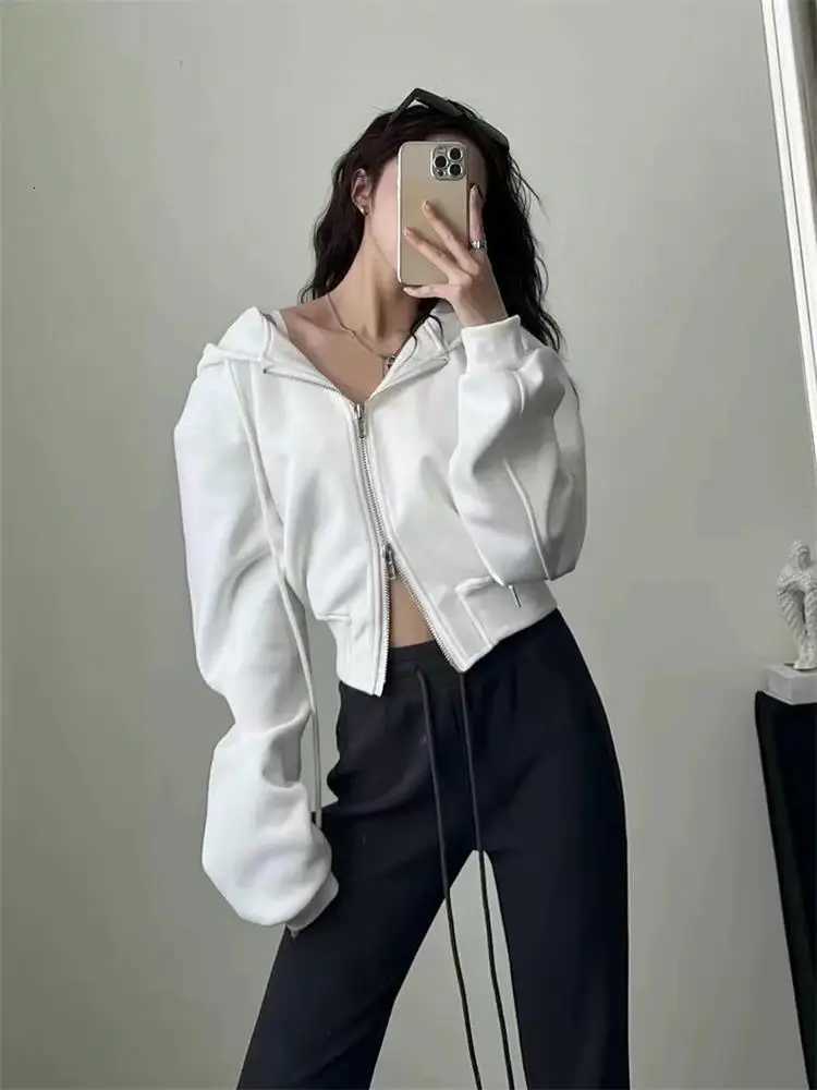 Casual Short Hooded Sweatshirt Women Zip Up Hoodies Mujer Solid Harajuku Long Sleeve Slim fit Crop Top Female Jackets CoatT251105