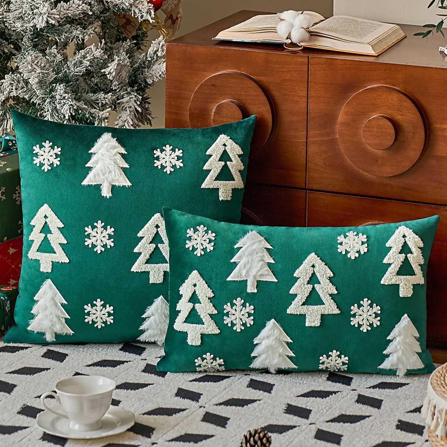 Green Christmas Cushion Covers Embroidery Xmas Trees Decorative Lumbar Throw Pillow Cover Winter Holiday for Sofa Living Room Y251105