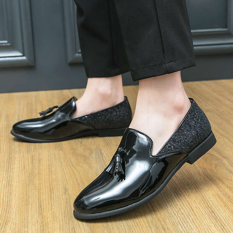 Large sizes 38-47, 2023 Spring and Autumn season new pointed block shoes, British carved leather shoes