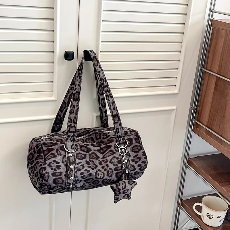 2025 Camouflage Pillow Bag Large Capaci Leopard Print Underarm Bag Star Pattern Y2K Trendy oulder Bag Briti Sle Womens Bag 251031