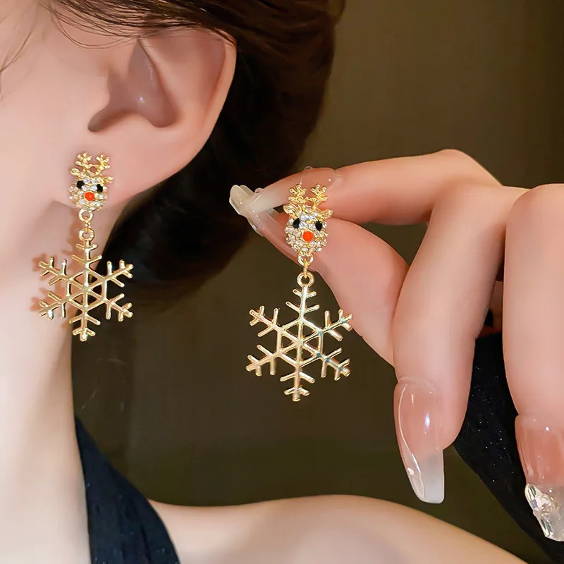 Exquisite Elk Earrings for Women Girls Shiny Crystal zircon Snowflake Deer Dangle Earring Christmas Year Jewelry 251104