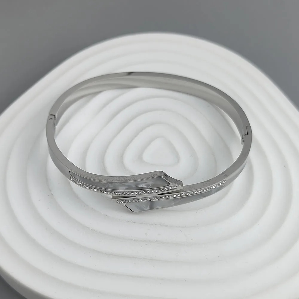 Cross Zircon White Shell Stainless Steel Gold Plated Bracelet 18K High Quality Waterproof Couple Bracelet Wife Gift 251031