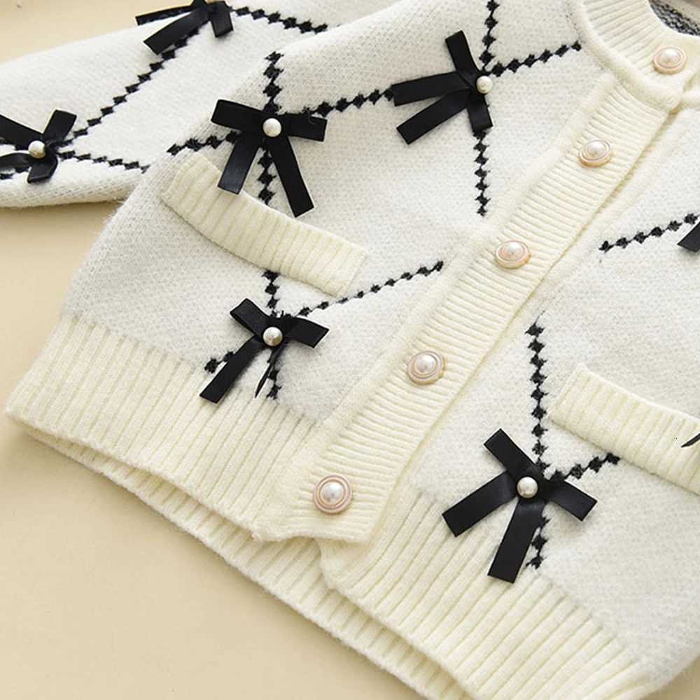 Bear Leader Bow Baby Sweatshirt Pants 2pcs Set New Children Knitting Outfit for 2-6Years Kids Tracksuit Winter Girls Clothes Y251105