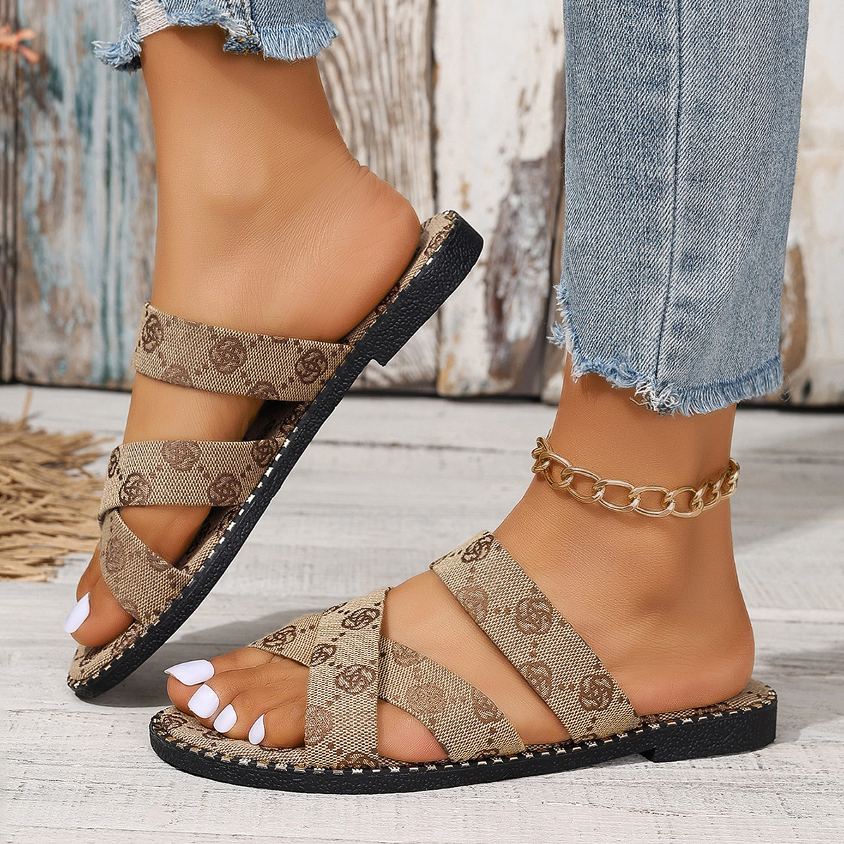 designer shoes 2025 new Women's large size slippers style for summer round toe flat bottom embroidered European and American fashion cool slipper