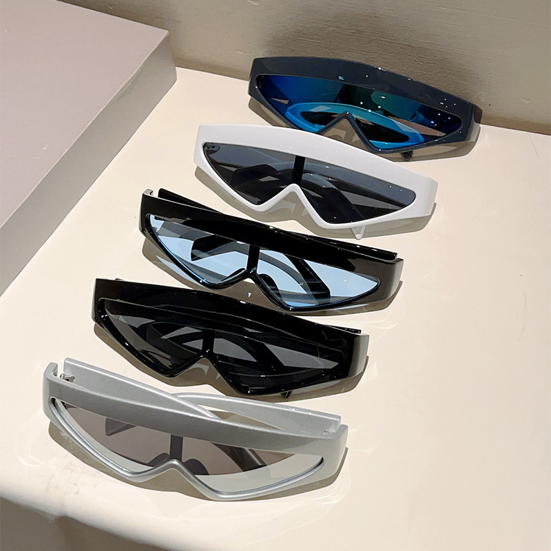 New Y 2 K Futuristic Sunglasses Over sized Shield Frame Chunky Curve Lens UV 400 Trendy Street wear Photography Statement Unisex