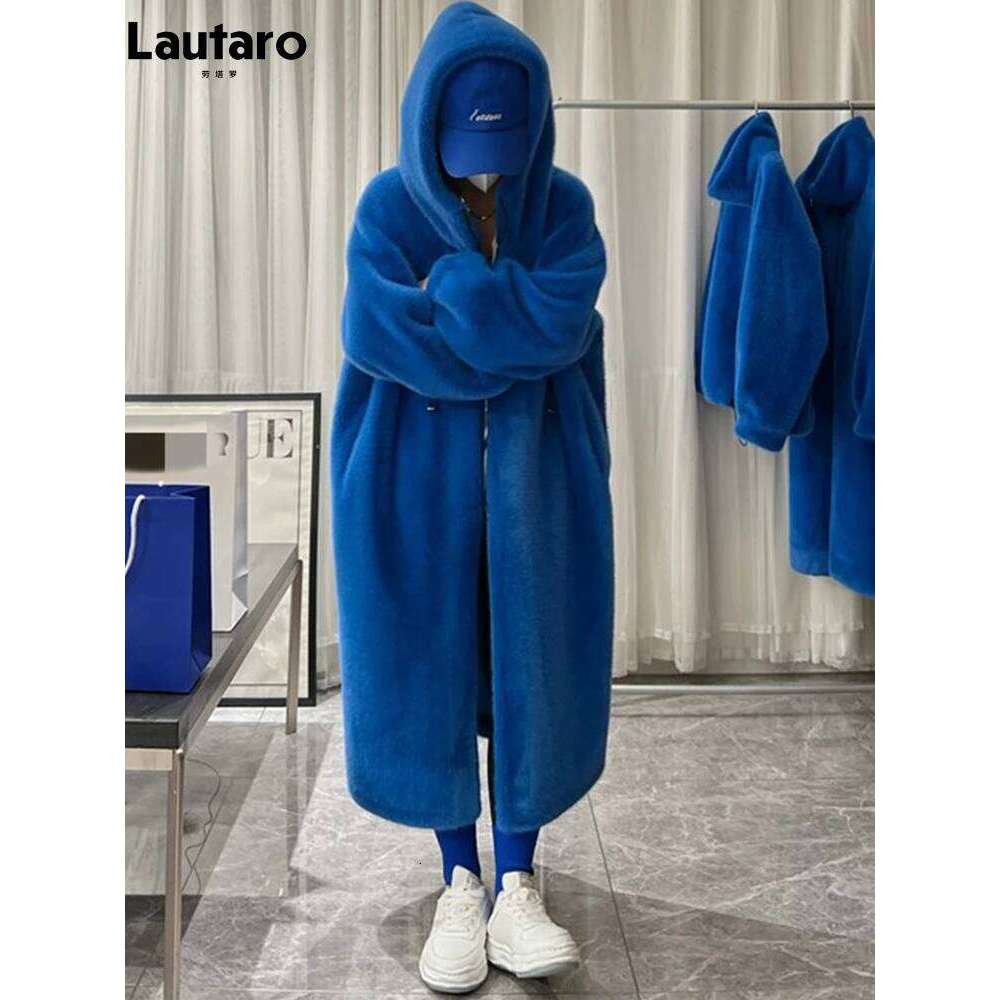 Designer Clothes Lautaro Winter Long Oversized Warm Thick Blue White Fluffy Faux Fur Coat Women With Hood Loose Casual Korean Style Fashion Hot Sellin