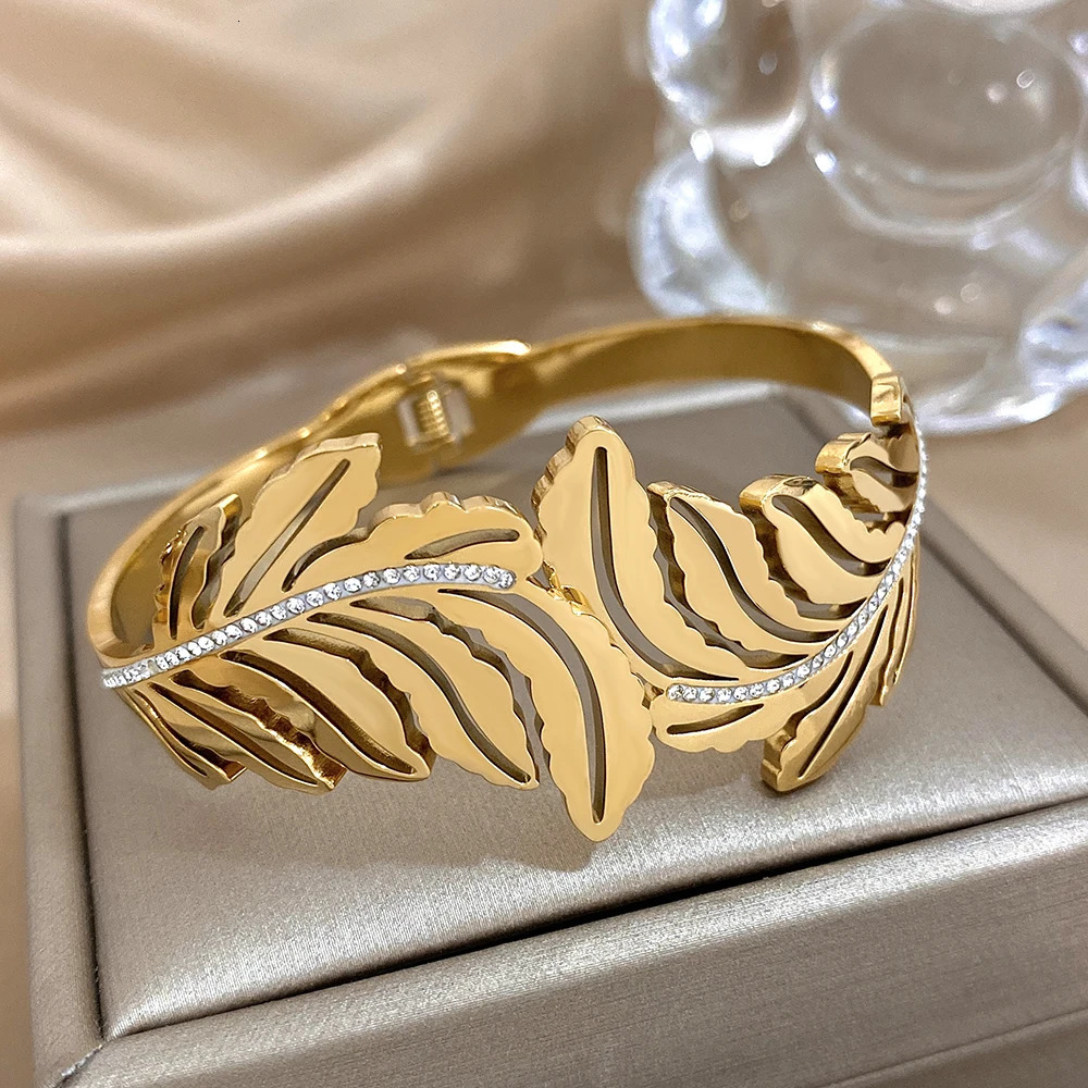Exquisit Inlaid Rhinestone Feather Leaves Cuff Bracelets Fashion Gold Plated Stainless Steel Smooth Bangles Waterproof Jewelry 251031