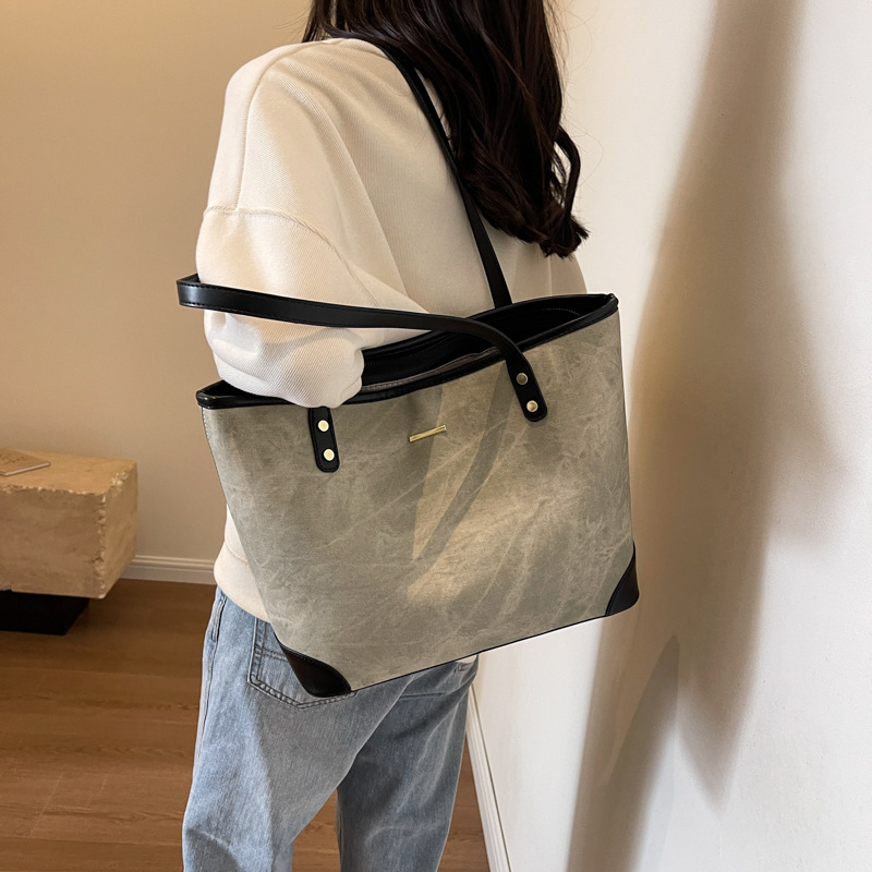 Free shipping to work commute large capacity women's new autumn and winter fashion Tote simple shoulder bag 2025