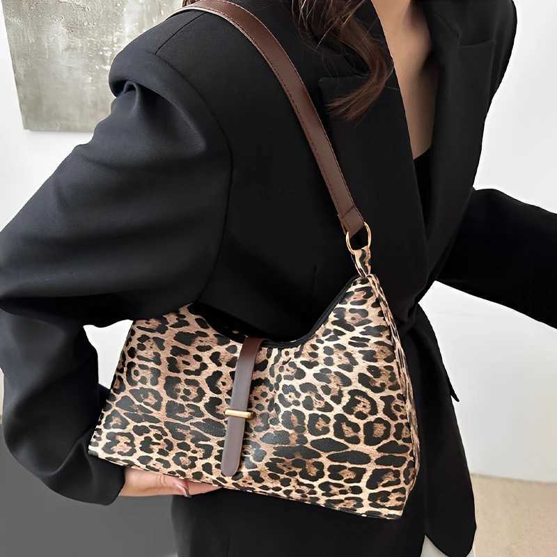 New Large Capacity Womens Bags Fashion Leopard Print Tote Premium Texture Versatile Commuting Shoulder Armpits Z251104