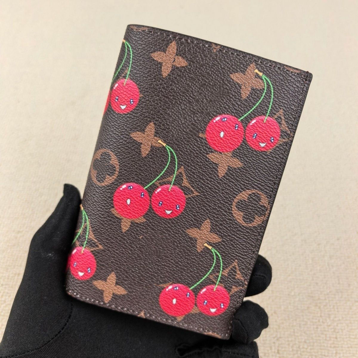 top 10A designer passport holder business card holder brand fashionable couple men's and women's travel classic embossed wallet passport holder luxury wallet