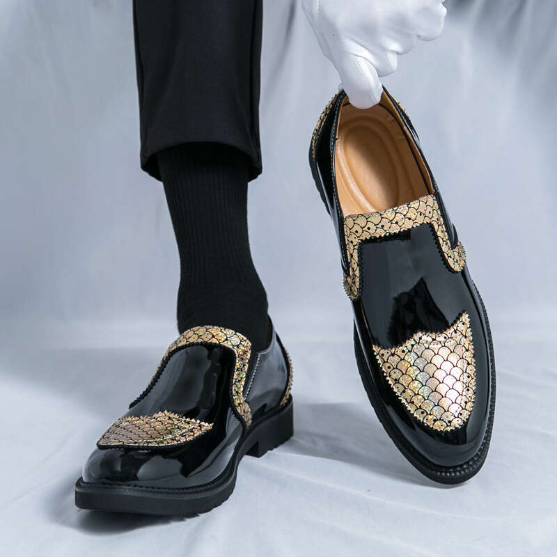 Large size leather 2024 Spring and Autumn men's British style Korean version wedding groom shiny hairstylist gold shoes
