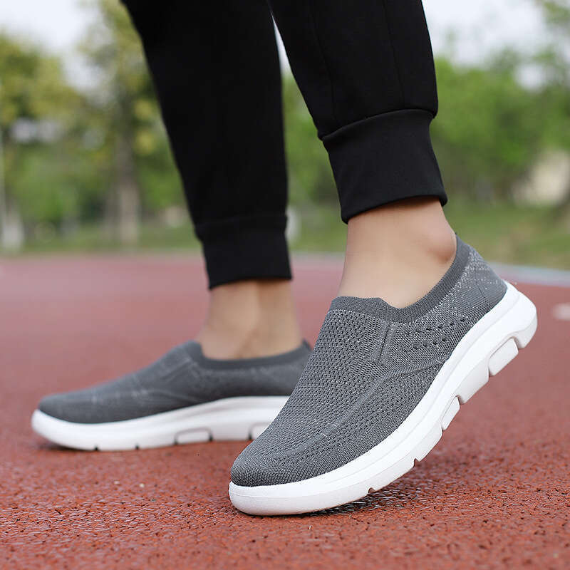 Large size Flyknit couple's walking 35-48 new mesh breathable mom trendy casual sports shoes