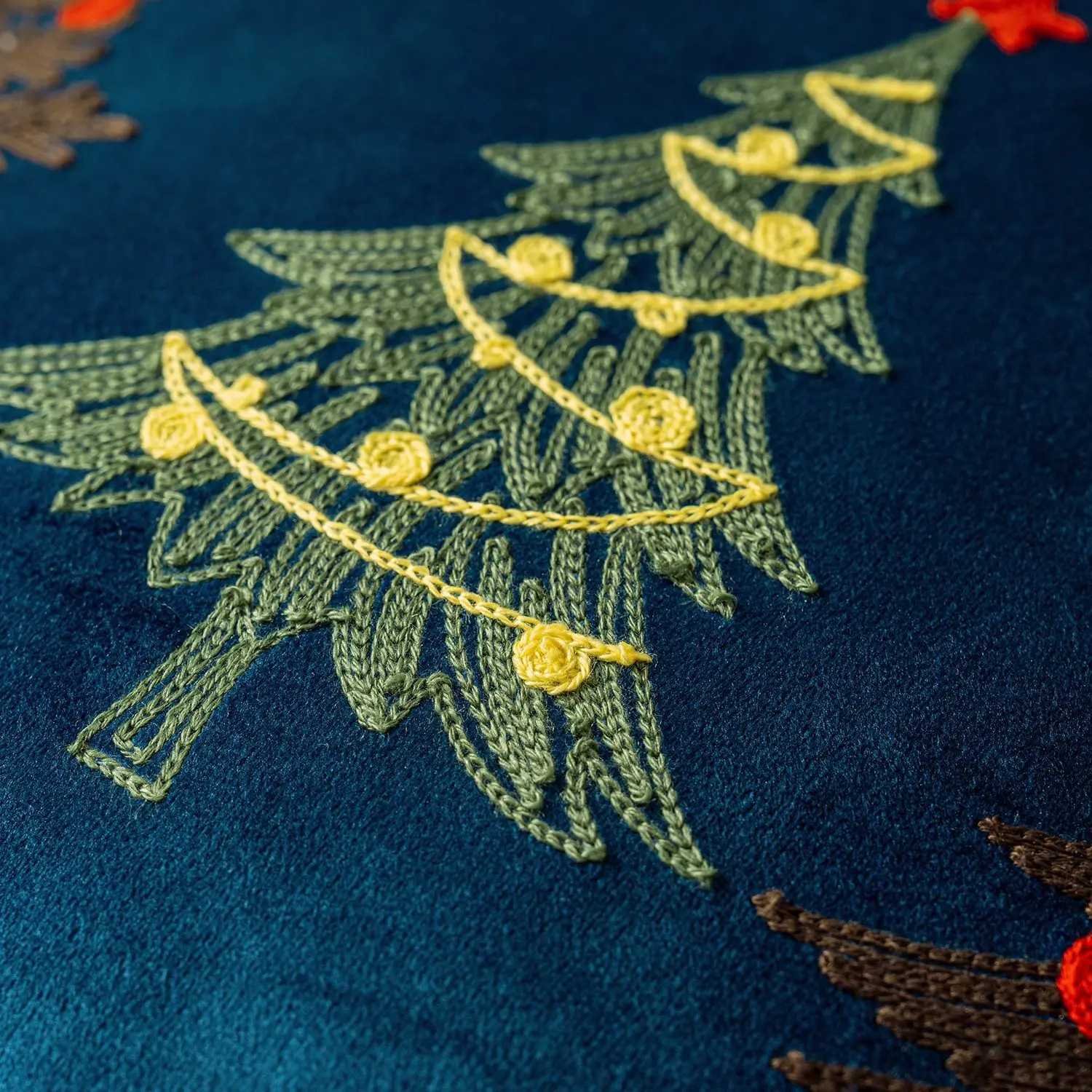 Velvet Embroidery Christmas Throw Pillow Cover Soft Square Cushion Case Xmas Trees Pillowcase for Home Winter Holiday Sofa Decor Y251105