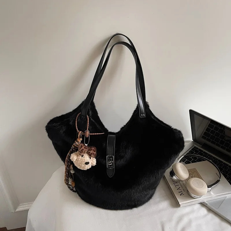 Winter Fluffy Shoulder Bag Women Large Capacity Simple Texture Tote Bag Fashion Casual and Versatile Bucket Bag for Commute 251104