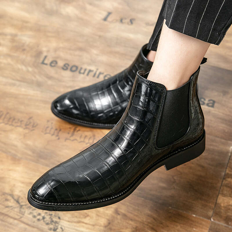 Men's boots, oversized high top cotton shoes, fashionable men's business leather shoes with plush Chelsea boots