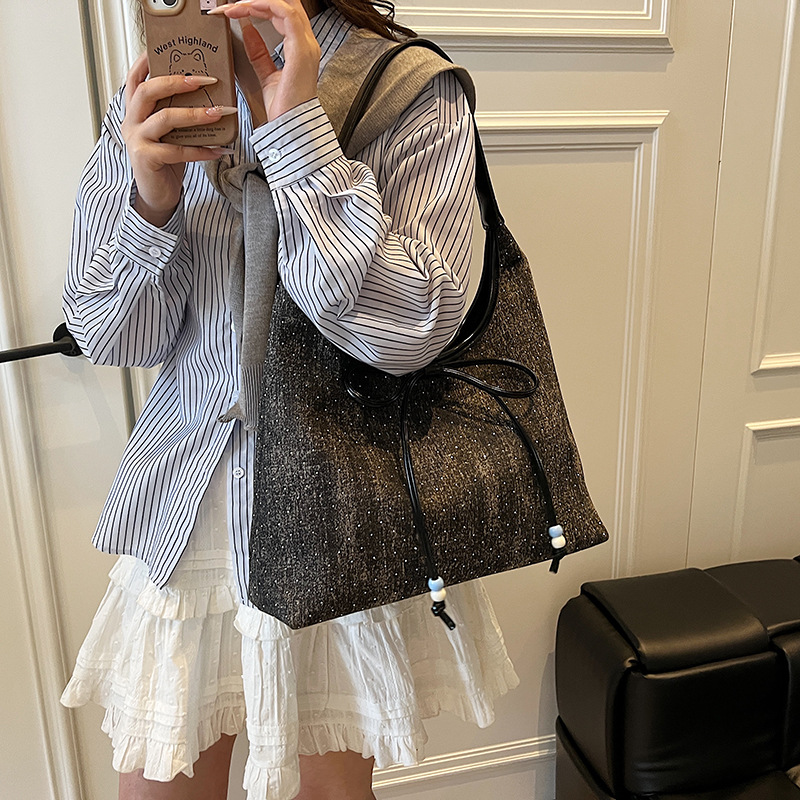 Free shipping denim underarm bag Women's new fashion college style Tote bag large capacity shoulder bag 2025
